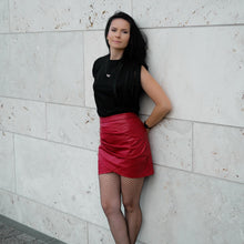 Load image into Gallery viewer, noemi-black-heartbeat-jewellery-london-necklace.jpg