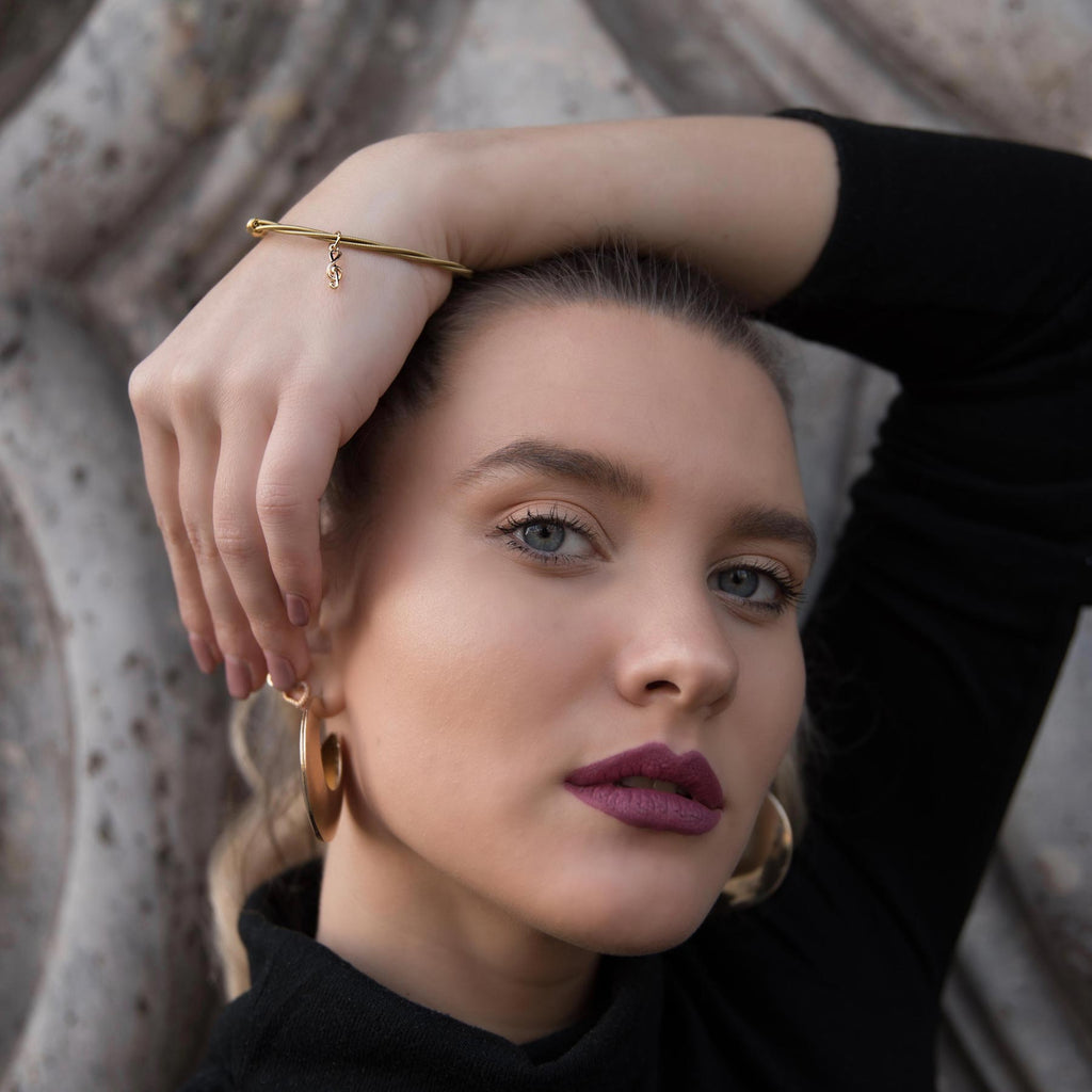 model-wearing-classic-tune-gold-guitar-string-bracelet-by-heartbeat-jewellery-london.jpg